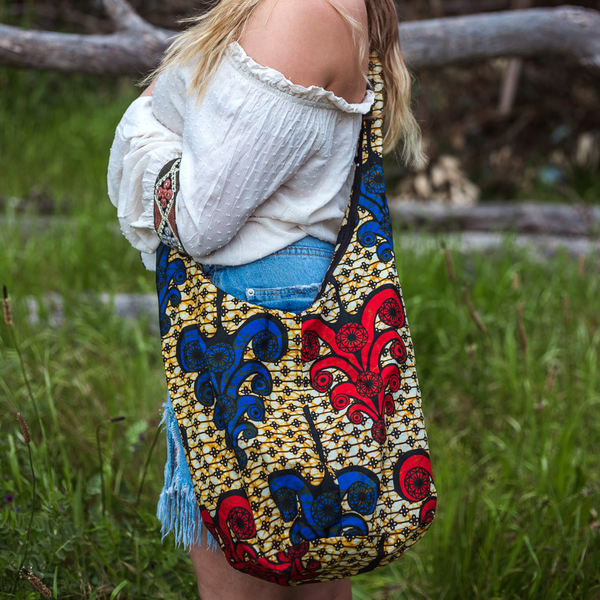 Sojourner tote in royal print